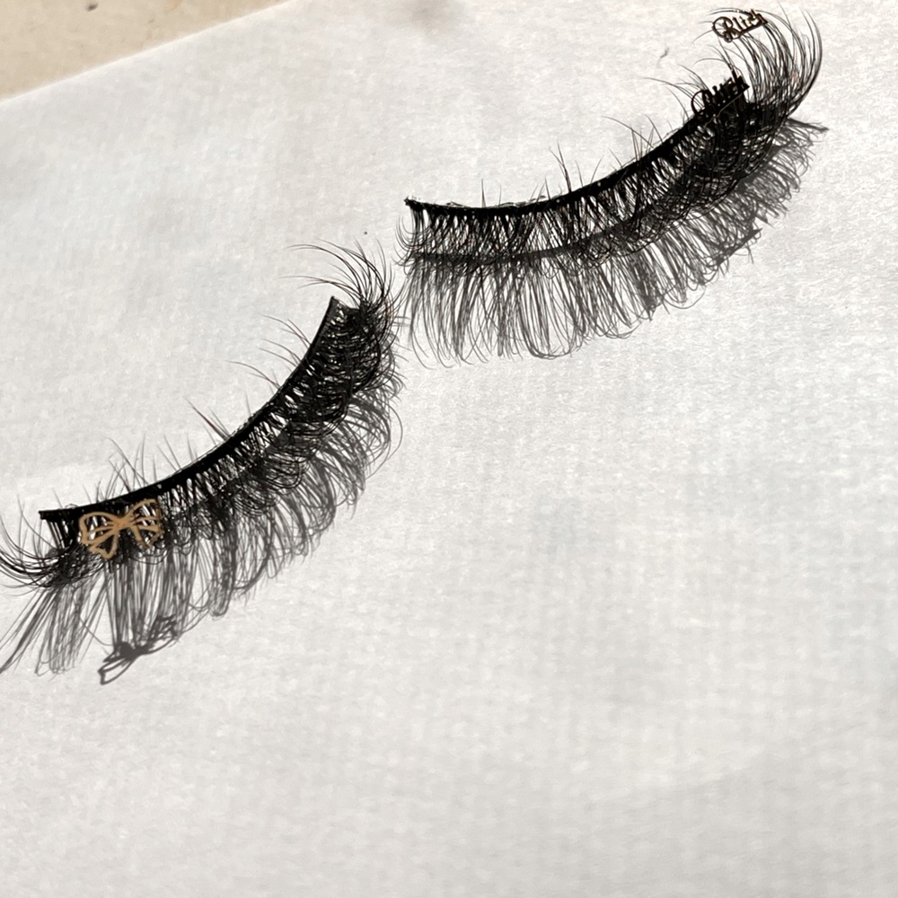 Novelty Lashes and lash applicator